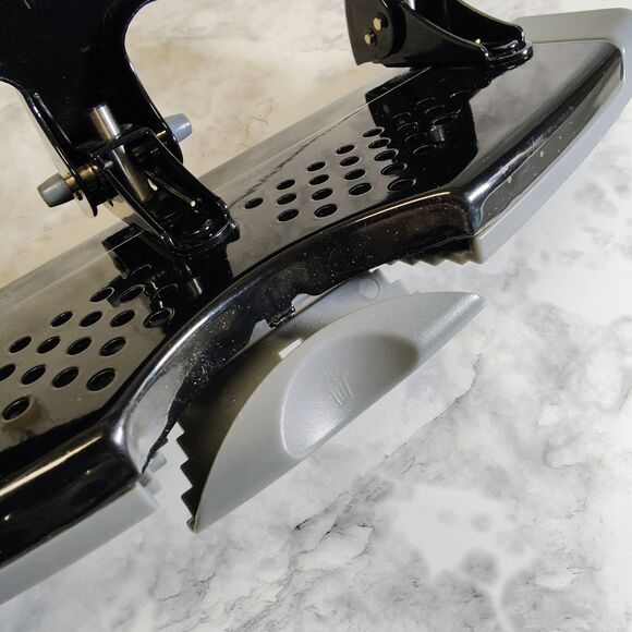 Swingline SmartTouch Low Force 20 Sheet Capacity 3 Hole Paper Punch Black/Gray - Picture 9 of 16